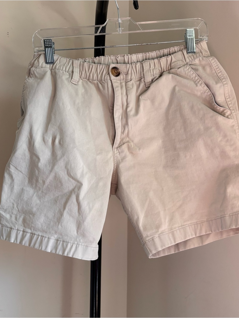 Mens Chubbies 7” inseam cream shorts